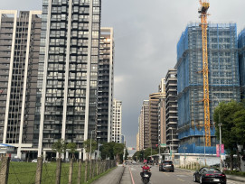 「虛坪化」扭曲房市，但「刪除虛坪」購屋者將面臨自備款不足的窘境！