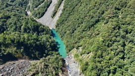 竹縣尖石泰崗溪堰塞湖穩定溢流暫無安全疑慮　林保署新竹分署持續監測