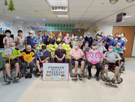 佳里榮家感謝住民寶眷慨捐愛心物資 暖心關懷住民長輩