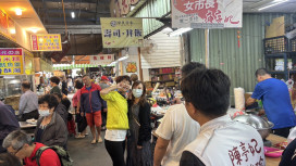 立委陳亭妃走入市場 呼籲姐姐妹妹站出來力挺台南第一位女市長