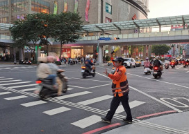 歡樂耶誕城人潮不斷　新北交通局籲搭民眾搭乘大眾運輸