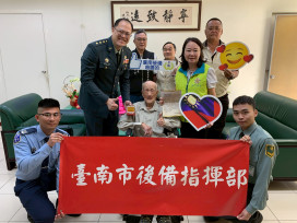 白河榮家百歲老英雄林金益獲頒抗戰紀念徽章