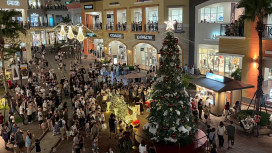 SKM Park Outlets高雄草衙雪境童話村！萬人朝聖下雪奇景掀聖誕熱潮