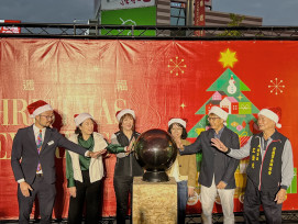 新光三越台南小北門耶誕地標點燈 公益認領 ＋ 免費小火車同歡