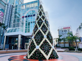 全台南最高 15 米聖誕樹！台南大遠百 12/1 點燈 公益、表演、智慧體驗一次享