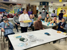 佳里榮家失智長輩手作核桃酥  餅香滿室撫慰人心 