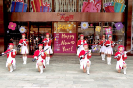 新竹大遠百新年最強回饋生日慶登場　忠信學校女子槍隊精彩演出揭幕