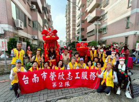 臺南榮服處小東里耶誕踩街 榮欣志工與榮民眷共度溫馨佳節