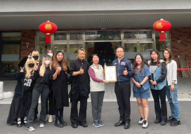 臺南榮家住民長輩樂享歲末義剪 換新髮迎新年