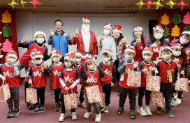 大手牽小手、喜報佳音趣　聖保祿志工攜手萌娃赴八德榮關懷長輩慶耶誕