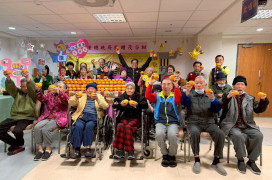 總統府致贈佳里榮家茂谷柑 住民歡樂備感溫馨