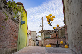 鹽水漫月美行動作品特展登場 臺灣藝術家暖心創作照亮老街巷弄