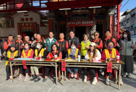 麻豆北極殿普濟寺寒冬送暖 發放138戶低收慰問金民生物資