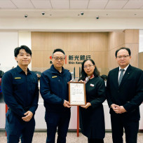 湖內警民聯手連續阻詐  分局長頒贈感謝狀及刑警熊