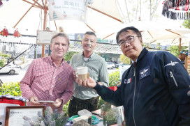 市長親獻唱？臺南新住民生日卡引迴響！幕僚笑稱：聽好久確定不是