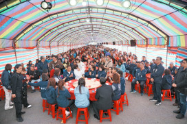 竹市⽵蓮寺「善念・⾏動」寒⼠尾牙宴　綿亙17年持續送暖共迎新春