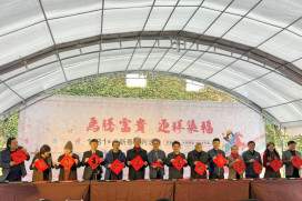 馬騰富貴、迎祥集福　竹美館新春揮毫名家春聯喜迎馬年結合公益傳愛送暖