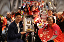 愛心圍爐暖寒冬 饗賓集團攜華山基金會圓弱勢長輩心願