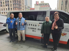 重情重義做公益　侯友宜民間友人林宴臨再捐2輛復康巴士造福弱勢