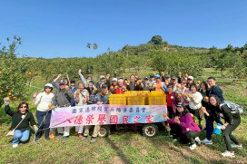 橘香迎新年、寶山採果樂　八德榮家長輩踏青樂遊寶山感受濃濃年味