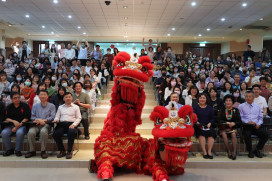 中華醫大團拜發送開運紅包錢母 共祈校運昌隆