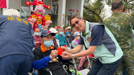 屏東榮家團拜健走賀新春 住民歡喜互道祝福