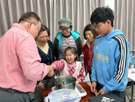 首場青銀共學實驗課獲好評！樂齡示範新教室啟用學健康