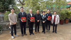 鴻海「錢媽媽」率事業群 赴紫南宮參拜