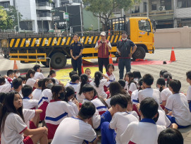 親上駕駛座揭盲區   高市警強化校園交通安全教育