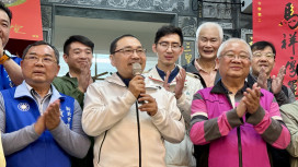 土城三元宮慶元宵　侯友宜參香、發放「馬上賺錢」福袋