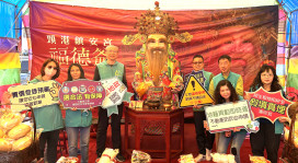 學甲蜀葵花海綻放 佳里地政走入花海宣導土地合法使用