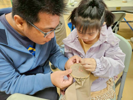南應大推親子攜手舊衣再生 用縫紉刺繡實踐永續生活