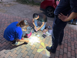 前鎮警圍捕失竊車 女駕駛邊吃便當邊拒捕遭壓制