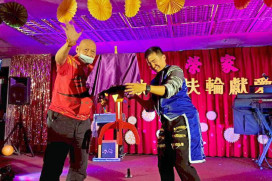 巡迴義演x公益捐贈　何歡劇團、扶輪社分別用歡笑和關愛送暖八德榮家長輩