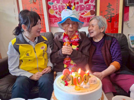 百歲榮民何伯伯紀壽 嘉義榮服處歡欣慶生