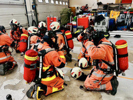 提升火場自救互救能力　竹市消防局新進消防人員火場生存訓練登場