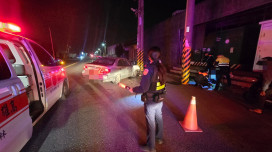 岡山新樂街車撞電線桿  岡山分局提醒勿疲勞駕駛