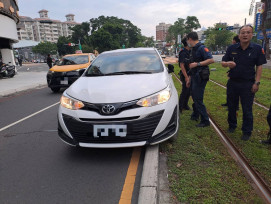 右轉失誤釀禍！苓雅男誤入輕軌路線遭開罰