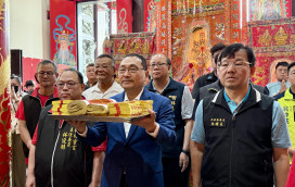 新北迎玄天上帝聖誕　侯友宜參香遶境祈福保平安