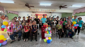 屏東榮家屏東榮家花開4月樂融融 長輩同歡慶生