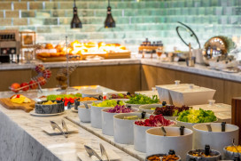 高雄萬豪酒店搶攻旅展商機　住宿下殺3折、餐券買十送二掀搶購潮