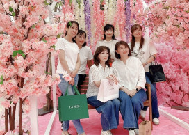 母親節獻上好康與優惠　竹北遠百打造粉色櫻花打卡牆邀媽咪甜蜜合影趣