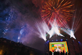 南國國際生活節妖怪馬戲團踩街掀高潮 單日破萬人湧恆春古城