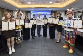 打造斜槓人生典範 輔英科大八生獲頒全國大專優秀青年