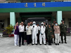 花防部派出國軍化學兵助花蓮榮家環境消毒