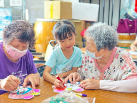 全國最多！中市文康車深入社區20年 就近提供長輩多元樂齡生活 