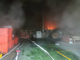 竹市香山區回收場火警搶救中　高虹安市長第一時間到場指示全力防護