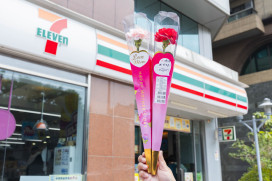 Love mom！統一空運康乃馨串聯15品牌祝媽咪健康快樂