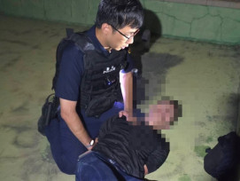 警報大作！岡山警民聯手圍捕躲頂樓竊嫌