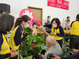 屏東榮家浴佛祈福 法喜莊嚴溫馨感恩